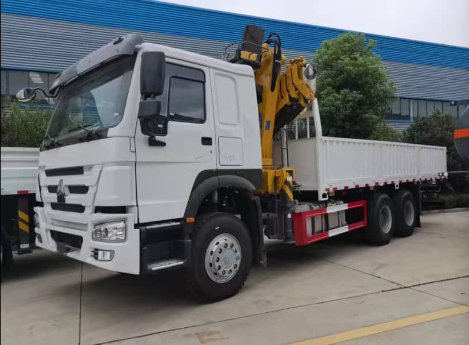 Camion avec grue